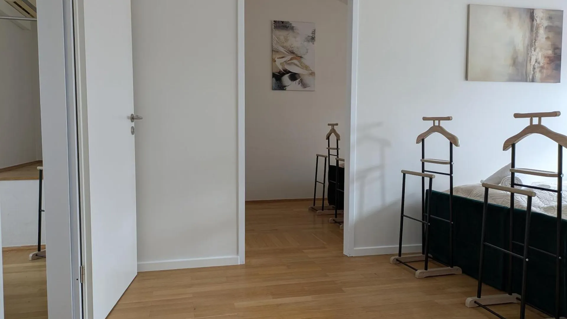 Munich Large Apartment 155 Qm And 5 Bedrooms With Roof Terrace In Centrally Located 1 To 14 Guests