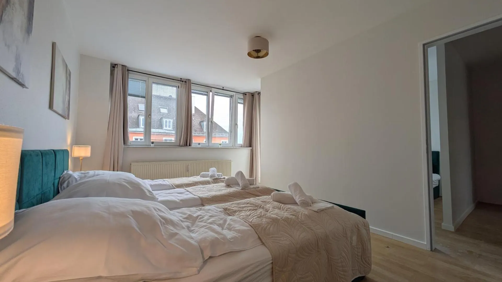 Munich Large Apartment 155 Qm And 5 Bedrooms With Roof Terrace In Centrally Located 1 To 14 Guests