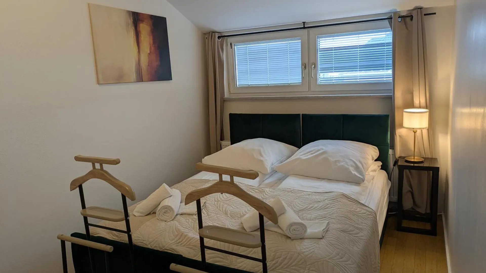 Munich Large Apartment 155 Qm And 5 Bedrooms With Roof Terrace In Centrally Located 1 To 14 Guests