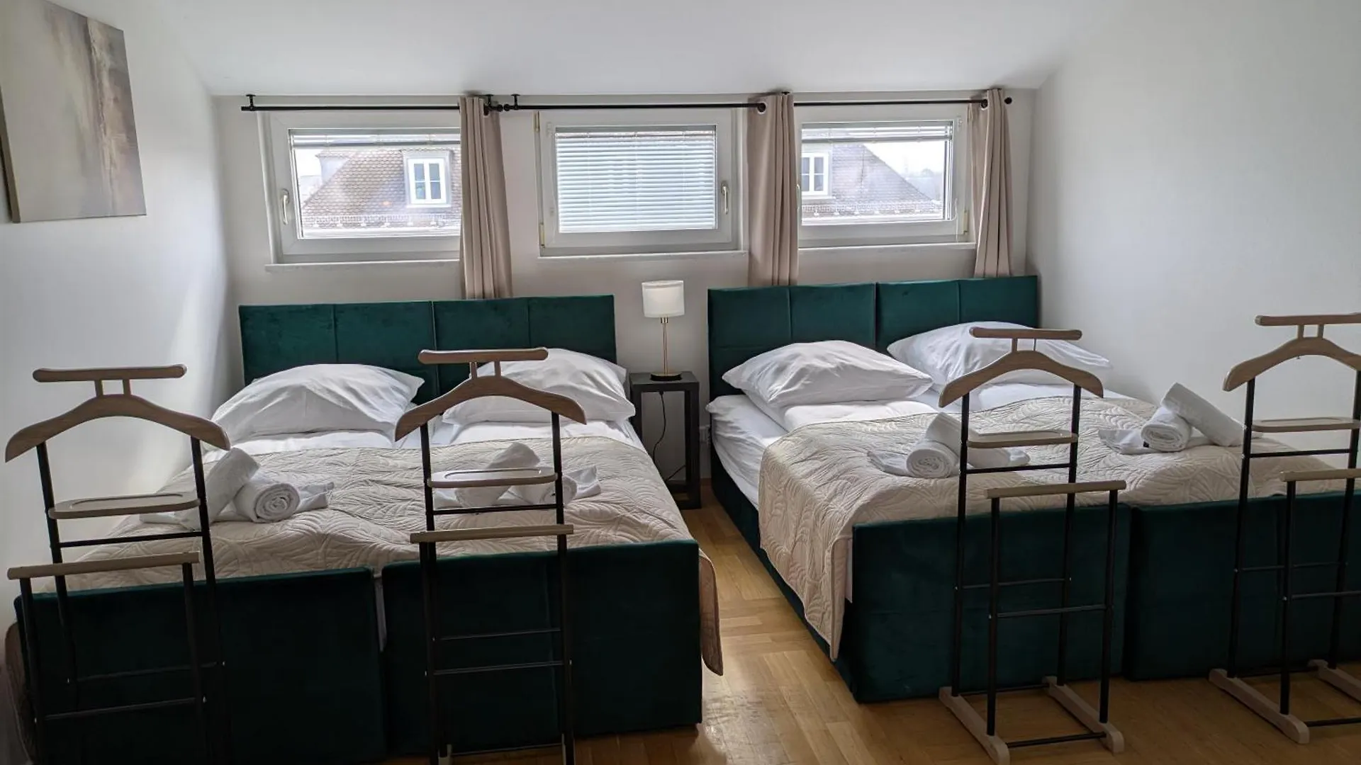 Munich Large Apartment 155 Qm And 5 Bedrooms With Roof Terrace In Centrally Located 1 To 14 Guests